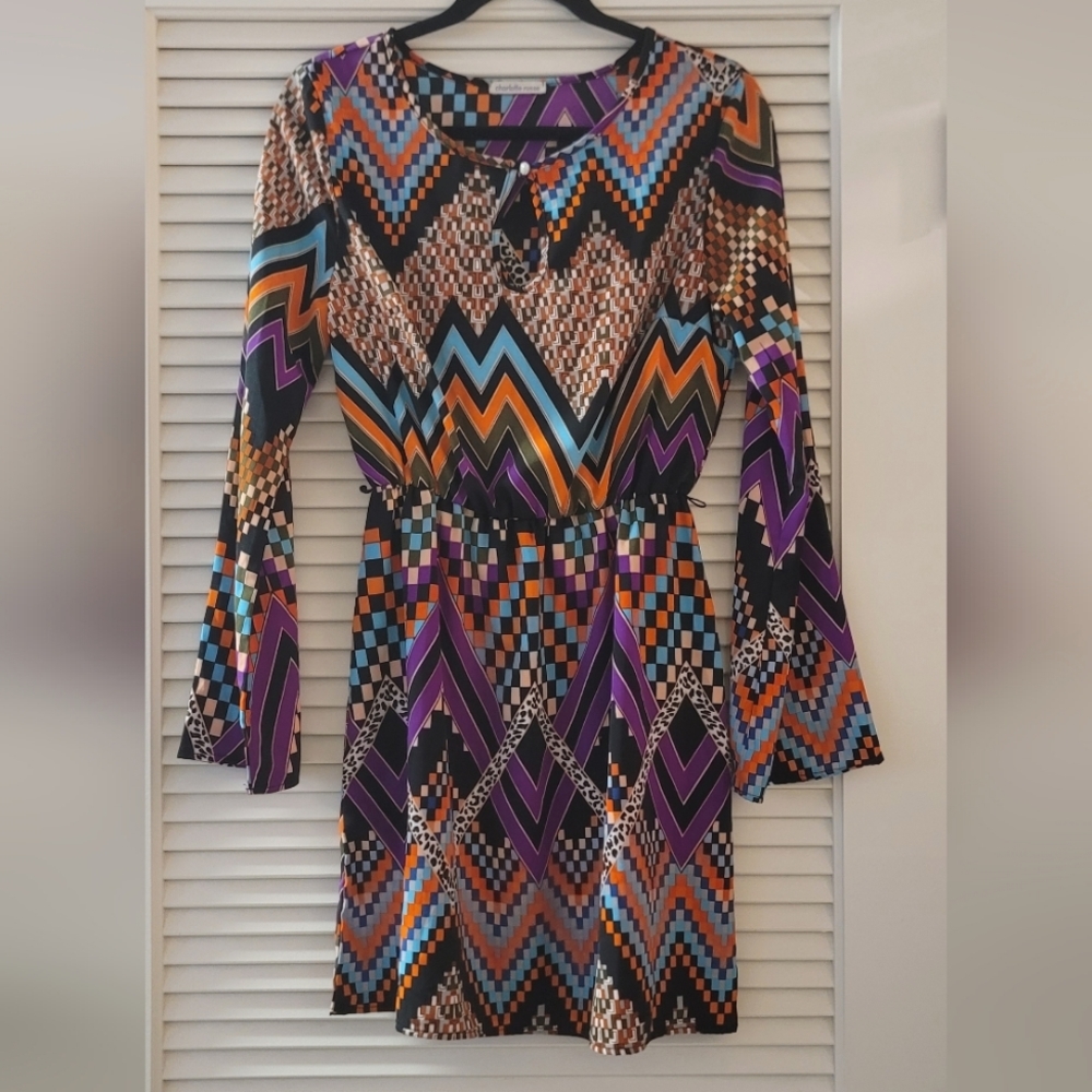 Charlotte Russe - Retro Colourful Flare Sleeve Dress With Front Keyhole Detail